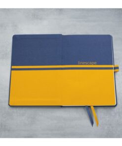 gedachten en ideeën in vast te leggen. Het notitieboek is in A5-formaat (148 x 213 x 16 mm) met 176 pagina's. De stevige hardcover band met hoogwaardig draadstiksel garandeert stabiliteit bij het schrijven en de sluiting van het elastiek houdt alles veilig bewaard. Het zachte PP oppervlak  zorgt ervoor dat het aangenaam aanvoelt en maakt van het Linescape notitieboek een elegante begeleider