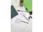 Set met 4 pigment fineliners in de lijndiktes 0.05mm, 0.1mm, 0.3mm, 0.5mm. Voorzien van gepigmenteerde, lichtechte en watervaste inkt in de schrijfkleur zwart. De lange in metaal gevatte punt van roestvrij staal zorgt voor nauwkeurig tekenen van fijne lijnen en ideaal voor gebruik met linialen en sjablonen. De pigment fineliner is geschikt voor schrijven, tekenen en schetsen.