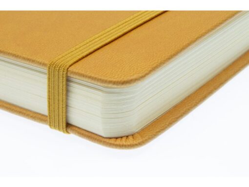 Schetsboek Kangaro 12x12cm okergeel PU hardcover 80 blad    140 grams roomwit papier met elastiek en lint