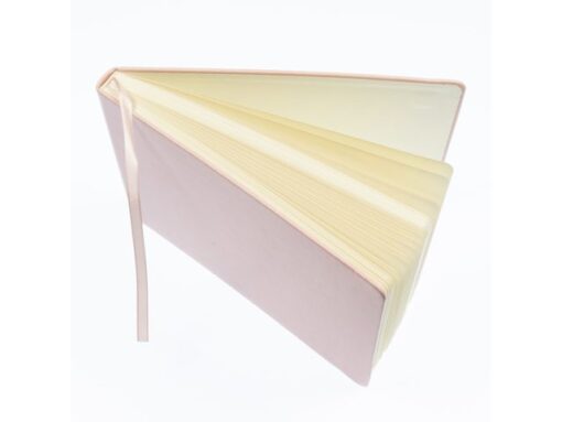 Schetsboek Kangaro A5 landscape oud roze PU HC 80 blad      140gr roomwit met elastiek en lint