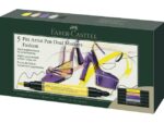 Inkttekeningen hebben een zeer lange artistieke traditie. Het is altijd een interessant medium geweest voor kunstenaars en grafici, het geeft tekeningen expressie en duurzaamheid en kan ook worden gecombineerd met vele andere tekentechnieken. Faber-Castell heeft alle voordelen van tekeninkt gecombineerd met de voordelen van een moderne, gemakkelijk te gebruiken multifunctionele marker - de Pitt Artist Pen duo marker. De gepigmenteerde en zeer lichtechte tekeninkt is ideaal voor schetsen, tekeningen, lay-outs, modeontwerp en illustratie. Doordat deze marker 2 punten heeft maakt het de mogelijkheden eindeloos. De brushpunt is fijn en flexibel en uitermate geschikt voor artistieke werken terwijl je de andere in metaal gevatte punt (0.8mm) juist kunt gebruiken voor meer gedetailleerde tekeningen en schetsen. De permanente inkt is waterproof en drukt niet door het papier. Inhoud Fasion set 5 stuks. Kleurnummers: 107, 132, 136, 272, 199.