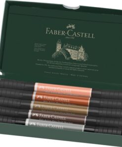 Inkttekeningen hebben een zeer lange artistieke traditie. Het is altijd een interessant medium geweest voor kunstenaars en grafici, het geeft tekeningen expressie en duurzaamheid en kan ook worden gecombineerd met vele andere tekentechnieken. Faber-Castell heeft alle voordelen van tekeninkt gecombineerd met de voordelen van een moderne, gemakkelijk te gebruiken multifunctionele marker - de Pitt Artist Pen duo marker. De gepigmenteerde en zeer lichtechte tekeninkt is ideaal voor schetsen, tekeningen, lay-outs, modeontwerp en illustratie. Doordat deze marker 2 punten heeft maakt het de mogelijkheden eindeloos. De brushpunt is fijn en flexibel en uitermate geschikt voor artistieke werken terwijl je de andere in metaal gevatte punt (0.8mm) juist kunt gebruiken voor meer gedetailleerde tekeningen en schetsen. De permanente inkt is waterproof en drukt niet door het papier. Inhoud Portrait set 5 stuks. Kleurnummers: 189, 188, 180, 175, 232.