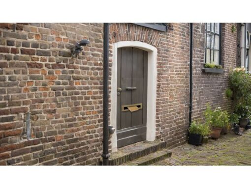 Brievenbusdoos Raadhuis 180x115x28mm krimp a 25 stuks       golfkarton bruin