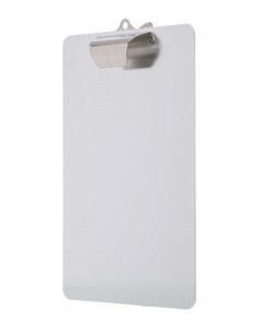 gemaakt van sterk acryl dat gemakkelijk schoon te vegen is. Sterke platte aluminium clip houdt papieren op hun plaats. Heeft een ophanghaak. Glad schrijfoppervlak. De clip kan tot 250 vellen 80gsm papier bevatten. Ideaal voor gebruik in ziekenhuizen