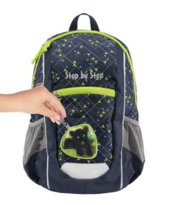 Vandaag zijn dieren een ware rage voor uw kinderen en de volgende dag kan dat maar zo weer iets anders zijn. De verandering van voorkeuren is meestal erg moeilijk met schooltassen. Niet met de schooltassen van Step by Step. Met onze magic mags kan uw kind de motieven op de schooltas gemakkelijk verwisselen of verwijderen zonder dat er resten achter blijven. De motieven klampen zich vast aan twee magnetische oppervlakken die in de schooltas zijn verwerkt. Bevat 2 magneten en 1 sleutelhanger. Magic mags zijn lenticulaire afbeeldingen en zijn gemaakt van gerecycled PET.