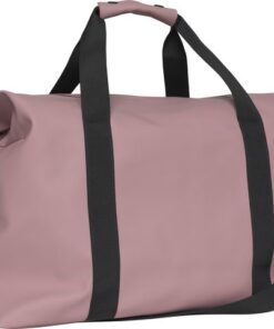 perfect voor een dagje onderweg of om in te trainen. De tas heeft een zijvak aan de buitenkant en een gaasvak aan de binnenkant. De tas heeft handvatten en een afneembare schouderriem die in lengte versteld kan worden. Het hoofdmateriaal van deze weekendtas heeft een waterafstotende coating