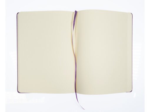 Schetsboek Kangaro A4 purple heart PU HC 80 vel 140gr       roomwit met elastiek en lint