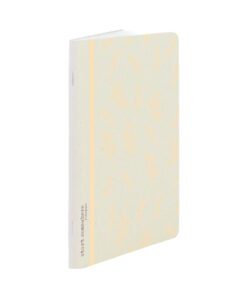 Schrift ECOLOGIQUE. Formaat A5 geniet met ecocover. Inhoud 48 vel 90 grams papier met lijn. De Ecologique serie bestaat uit zorgvuldig geselecteerde materialen om de CO2-voetdruk te verkleinen. Het papier en karton is gerecycled of recyclebaar en de gebruikte inkten zijn op waterbasis en zo natuurlijk mogelijk. Krimp met 2 stuks kleuren roze en oranje.