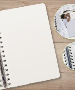 zonder rafelige randen. De stevige hardcover omslag garandeert stabiliteit bij het schrijven en tekenen. Zeer duurzaam door robuuste cover en hoogwaardige metalen spiraal. Met wit 120 grams blanco papier (FSC-gecertificeerd) en afgeronde hoeken