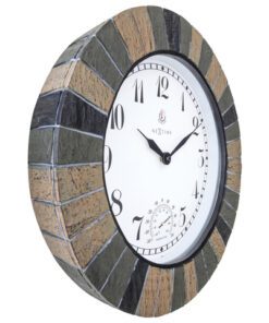 5 cm) die niet door zijn formaat niet alleen functioneel is maar ook een echte eye catcher. De klok is robuust en stijlvol door de steenlook. Hij past perfect en gemakkelijk in elke tuin. Als u op de hoogte wilt zijn van uw tuin