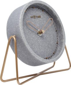 waar je deze ook plaatst. Met het metalen element is dit samen een heel andere sfeer. Het rosé goud geeft deze klok een moderne en trendy look met een stijlvolle accenten.