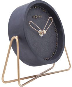 waar je deze ook plaatst. Met het metalen element is dit samen een heel andere sfeer. Het rosé goud geeft deze klok een moderne en trendy look met een stijlvolle accenten. Afmeting klok 17.5x15.5x5 cm.  Deze klok is stil en werkt op 1 AA batterij (niet inbegrepen).