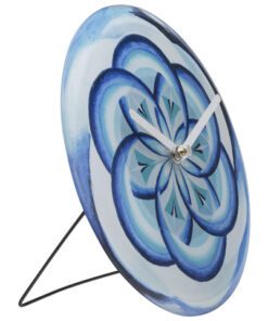 opbeurende spirituele reis aan met zijn licht blauwe ronde kosmische patroon gezeefdrukt op gehard glas. Ontworpen door WENergy. Deze klok werkt op 1 x AA-batterij (niet inbegrepen).