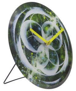 opbeurende spirituele reis aan met zijn groene ronde kosmische patroon gezeefdrukt op gehard glas. Ontworpen door WENergy. Deze klok werkt op 1 x AA-batterij (niet inbegrepen).