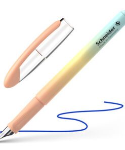 Vulpen Schneider Voyage uitgevoerd in een trendy design. Een reservepatroon is in de schacht ondergebracht. De vulpen heeft een hoogwaardige schrijfpunt M. De edelstalen punt garandeert de beste slijtvastheid en is geschikt voor links- en rechtshandigen. Schrijfkleur: koningsblauw. Display 30 stuks. Inhoud: 15x Summer breeze en 15x Sporty