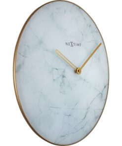 gemaakt van glas en metaal. Het glas in combinatie met de gouden wijzers en rand creërt een elegante uitstraling. Met deze klok is de marmer trend makkelijk terug te brengen in het interieur. De klok is stil en werkt op 1x AA batterij (niet inbegrepen).