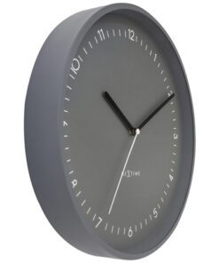 De NeXtime Berlin stille wandklok (30cm) is een modern en strak ontwerp van Jette Scheib. Het beschikt over subtiele details in een mat aluminium behuizing met een wijzerplaat in bijpassende kleur. Verkrijgbaar in een reeks trendy kleuren. Deze klok werkt op 1 x AA-batterij (niet inbegrepen).