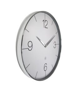 De Finesse Large (51 cm) is een mix van eenvoud en elegantie. Deze stille wandklok heeft een minimalistische stijl en de dunne zilveren rand en wijzers voegen een vleugje verfijning toe aan elke ruimte. Deze klok werkt op 1 x AA-batterij (niet inbegrepen).