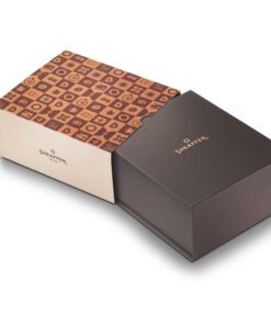 is een betaalbare manier om de schrijfervaring naar een hoger niveau te tillen en tegelijkertijd indruk te maken. Deze Coffee Edition is perfect voor dagelijks gebruik en ontworpen voor koffieliefhebbers die graag met woorden spelen. De pen heeft een exclusief insigne bovenop de dop. De wereldwijd erkende witte Sheaffer stip
