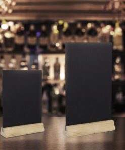 Hoogwaardige krijtbord in A4-formaat met massief essenhouten voet. Het krijtoppervlak is gemakkelijk te beschrijven en af te vegen. Geschikt voor gebruik met krijt of vloeibare krijtstiften.