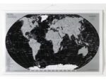 Wereldkaart Naga 62x95cm met  ophangkoord zwart/zilver