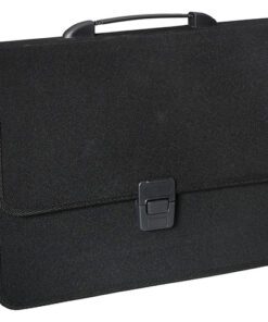 De aktetas voor A4 formaat van Foldersys heeft afmetingen van 334x240mm. De tas heeft 3 rekbare binnenvakken en op de achterzijde ook een vak zo kunt u de tas geordend indelen. Door de handgreep en kunststof clip is de tas gemakkelijk mee te nemen en is de inhoud veilig opgeborgen.