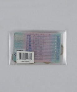 De visitekaarthoes van Foldersys heeft een formaat van 65x105mm en een zwarte klittenbandsluiting voor een snelle sluiting en opening. Deze hoes is ideaal voor het opbergen van visitekaarten