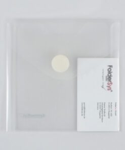 De CD-hoes van Foldersys heeft een formaat van 135x135mm met klittenbandsluiting voor snelle sluiting en opening. Deze hoes is ideaal voor het veilig en beschermd opbergen van CD's