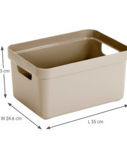 De Sigma Home opbergbox zorgt voor rust en overzicht in het huishouden. Het praktische formaat van 13 liter maakt hem ideaal voor het opbergen van dagelijkse spullen. De box is gemaakt van gerecycled plastic en zijn met los verkrijgbare deksel perfect stapelbaar.