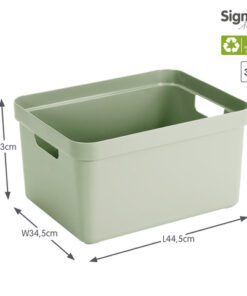 De Sigma Home opbergbox zorgt voor rust en overzicht in het huishouden. Het praktische formaat van 32 liter maakt hem ideaal voor het opbergen van dagelijkse spullen. De box is gemaakt van gerecycled plastic en zijn met los verkrijgbare deksel perfect stapelbaar.