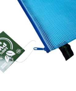 De etui in A5 formaat van Foldersys heeft afmetingen van 254x200mm en is PVC-vrij. Het blauwe transparante EVA-gaas is zeer flexibel en robuust. De ritssluiting heeft dezelfde kleur als het etui waardoor het een mooie en professionele uitstraling heeft. Perfect voor intensief gebruik op kantoor