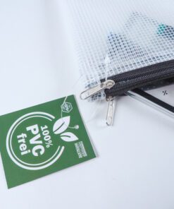 De etui in A6 formaat van Foldersys heeft afmetingen van 183x128mm en is PVC-vrij. Deze etui heeft 2 vakken in A6-formaat en zijn ideaal voor kleinere documenten