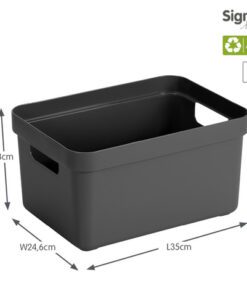 De Sigma Home opbergbox zorgt voor rust en overzicht in het huishouden. Het praktische formaat van 13 liter maakt hem ideaal voor het opbergen van dagelijkse spullen. De box is gemaakt van gerecycled plastic en zijn met los verkrijgbare deksel perfect stapelbaar.