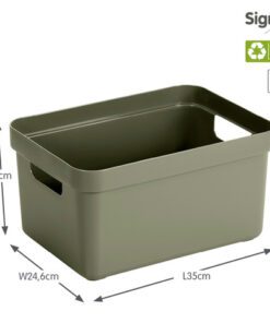 De Sigma Home opbergbox zorgt voor rust en overzicht in het huishouden. Het praktische formaat van 13 liter maakt hem ideaal voor het opbergen van dagelijkse spullen. De box is gemaakt van gerecycled plastic en zijn met los verkrijgbare deksel perfect stapelbaar.