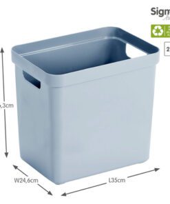 De Sigma Home opbergbox zorgt voor rust en overzicht in het huishouden. Het praktische formaat van 25 liter maakt hem ideaal voor het opbergen van dagelijkse spullen. De box is gemaakt van gerecycled plastic en zijn met los verkrijgbare deksel perfect stapelbaar.