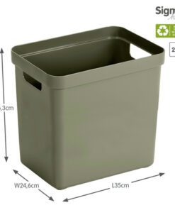 De Sigma Home opbergbox zorgt voor rust en overzicht in het huishouden. Het praktische formaat van 25 liter maakt hem ideaal voor het opbergen van dagelijkse spullen. De box is gemaakt van gerecycled plastic en zijn met los verkrijgbare deksel perfect stapelbaar.