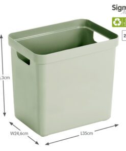 De Sigma Home opbergbox zorgt voor rust en overzicht in het huishouden. Het praktische formaat van 25 liter maakt hem ideaal voor het opbergen van dagelijkse spullen. De box is gemaakt van gerecycled plastic en zijn met los verkrijgbare deksel perfect stapelbaar.