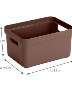 De Sigma Home opbergbox zorgt voor rust en overzicht in het huishouden. Het praktische formaat van 5 liter maakt hem ideaal voor het opbergen van dagelijkse spullen. De box is gemaakt van gerecycled plastic en zijn met los verkrijgbare deksel perfect stapelbaar.