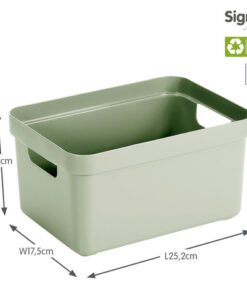 De Sigma Home opbergbox zorgt voor rust en overzicht in het huishouden. Het praktische formaat van 5 liter maakt hem ideaal voor het opbergen van dagelijkse spullen. De box is gemaakt van gerecycled plastic en zijn met los verkrijgbare deksel perfect stapelbaar.