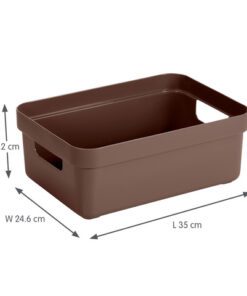 De Sigma Home opbergbox zorgt voor rust en overzicht in het huishouden. Het praktische formaat van 9 liter maakt hem ideaal voor het opbergen van dagelijkse spullen. De box is gemaakt van gerecycled plastic en zijn met los verkrijgbare deksel perfect stapelbaar.