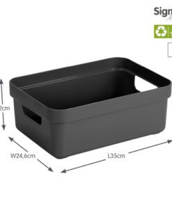 De Sigma Home opbergbox zorgt voor rust en overzicht in het huishouden. Het praktische formaat van 9 liter maakt hem ideaal voor het opbergen van dagelijkse spullen. De box is gemaakt van gerecycled plastic en zijn met los verkrijgbare deksel perfect stapelbaar.