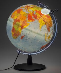 maar ook een interactieve ontdekkingsreis voor jong en oud. Waarom kiezen voor de Elite 30? Magisch Dubbel Kaartbeeld: Met de verlichting uit zie je de aarde in haar natuurlijke glorie - fysisch beeld met bergen